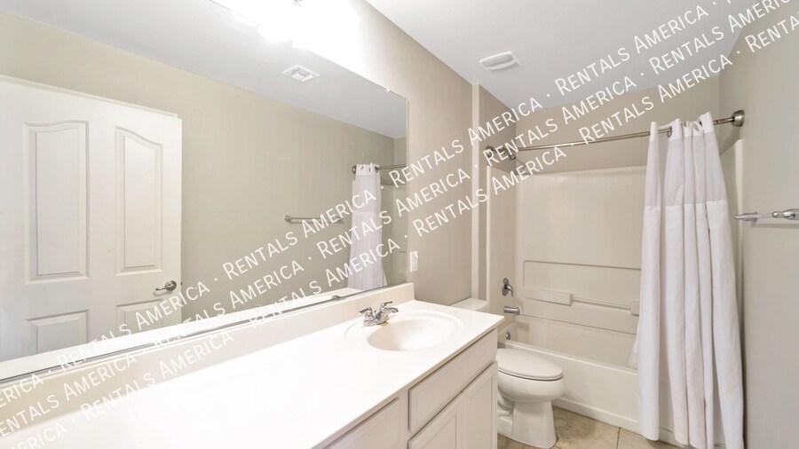 Building Photo - 4910 S River Run Dr