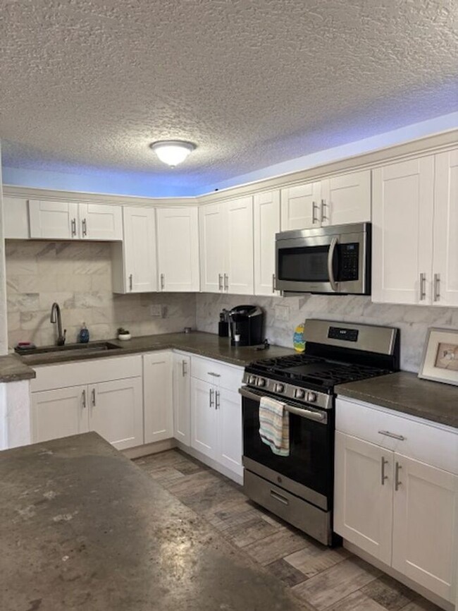 Building Photo - BEACH LIFE! 3/2 HOME FOR LEASE BEACHSIDE!