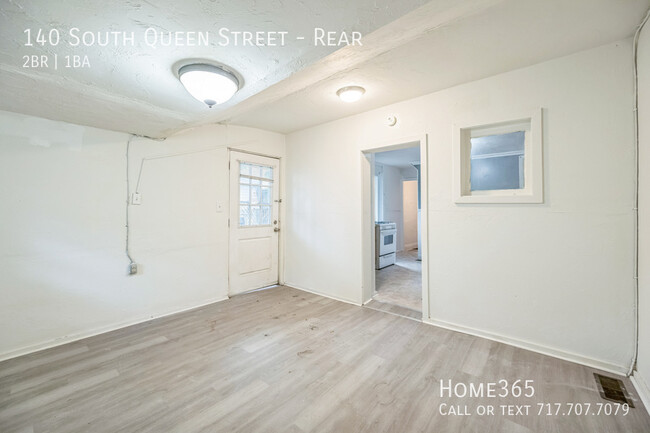 Building Photo - Charming Traditional Unit at Rear York hea...