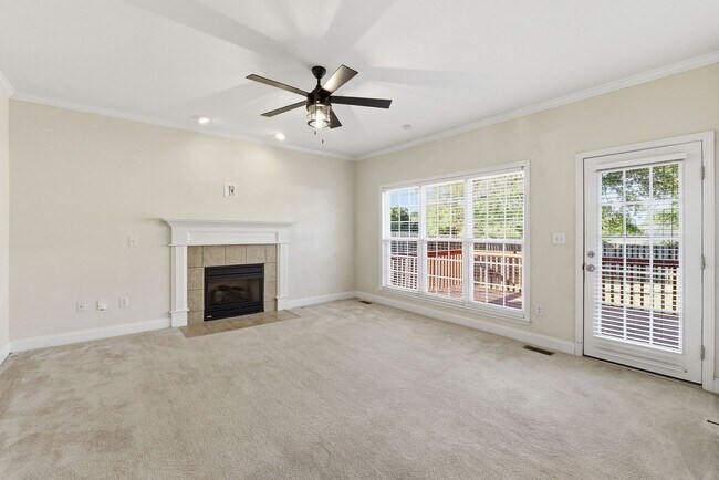 Building Photo - 330 Gardenia Dr