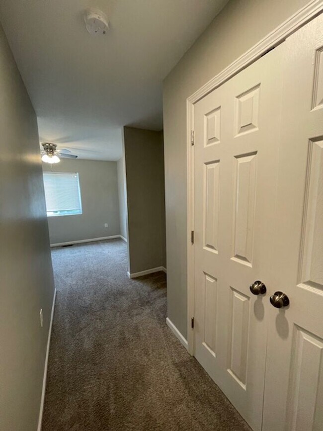 Building Photo - 208 Tyler St