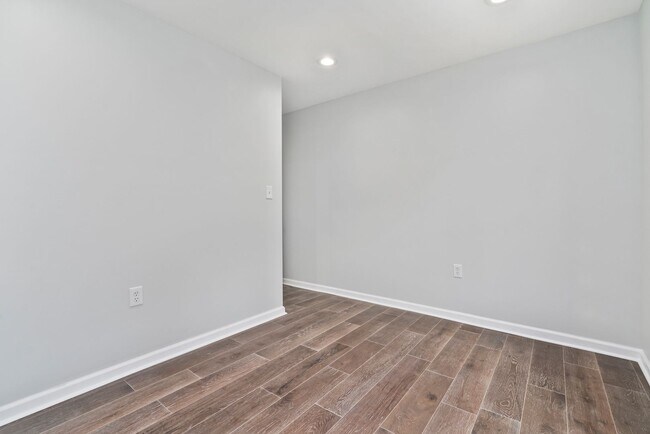 Building Photo - Beautiful Fully Renovated 3 Bedroom Home In Swissvale.  Available Immediately.