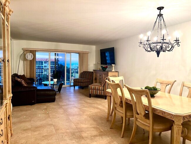 Building Photo - 2871 N Ocean Blvd