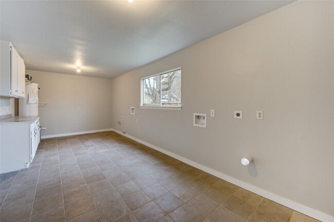 Building Photo - 6603 Narcissus St