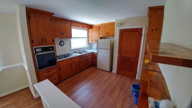 Building Photo - -- AVAILABLE JULY 1ST -- 3 BR / 1 BA West ...