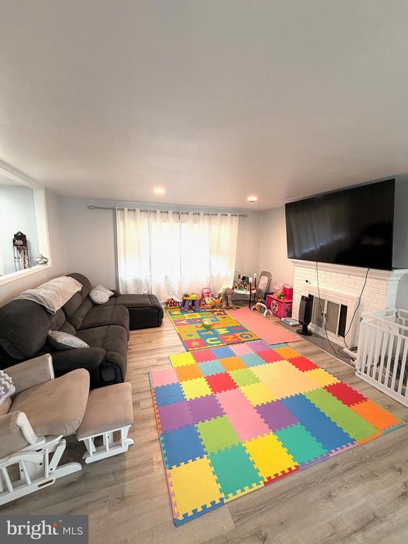 Building Photo - 7410 Dickenson St