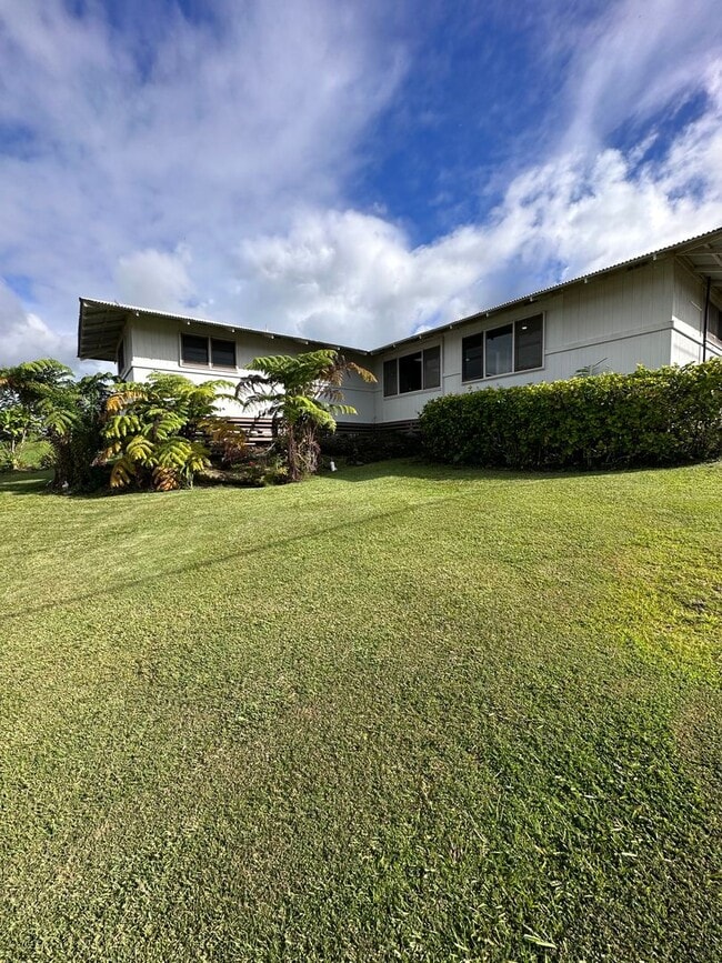 Building Photo - 123 Punahele St