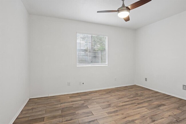 Building Photo - 6803 Woodhue Dr