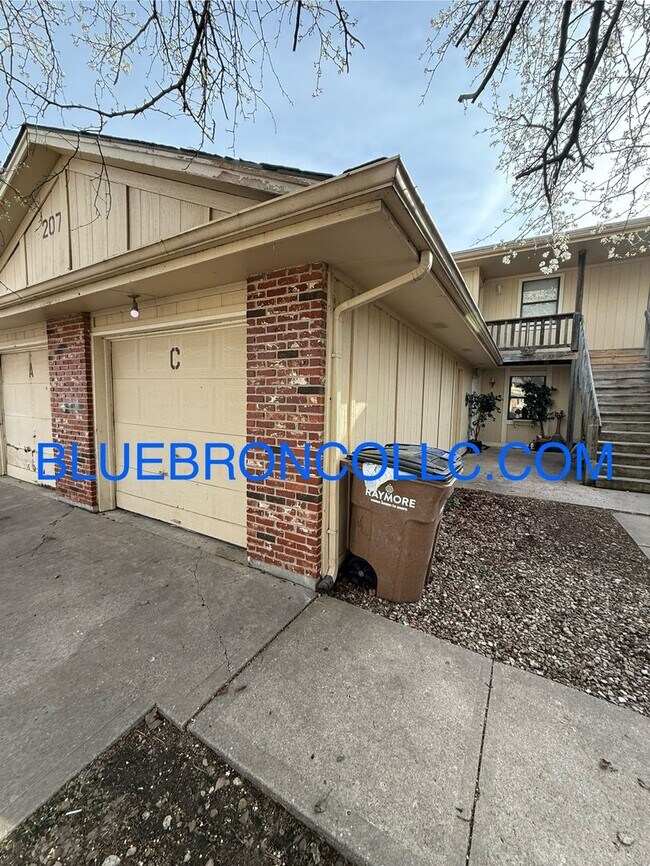Primary Photo - Cute 2 bedroom 1 bathroom home with 1 car ...