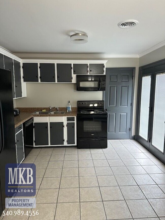Building Photo - The Perfect 3-Bedroom Ranch-Style House Lo...