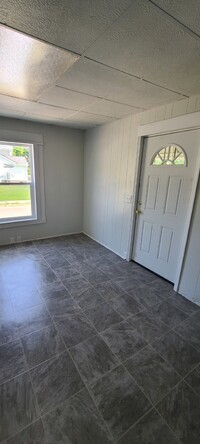 Building Photo - Spacious 4-Bedroom Home in Prime Flint Loc...