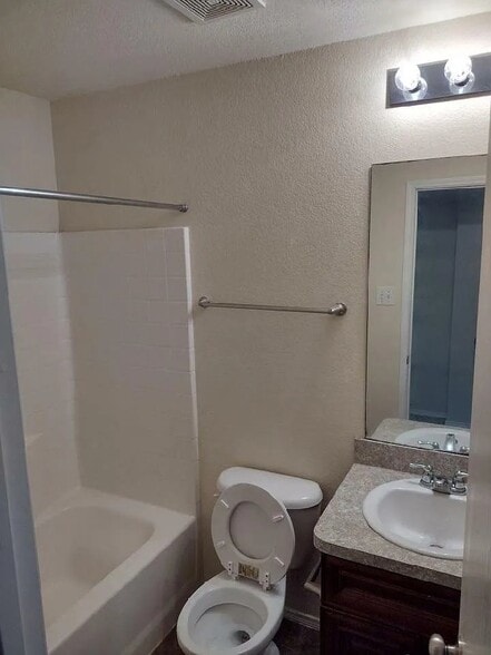 Building Photo - 2343 Aldergate Dr