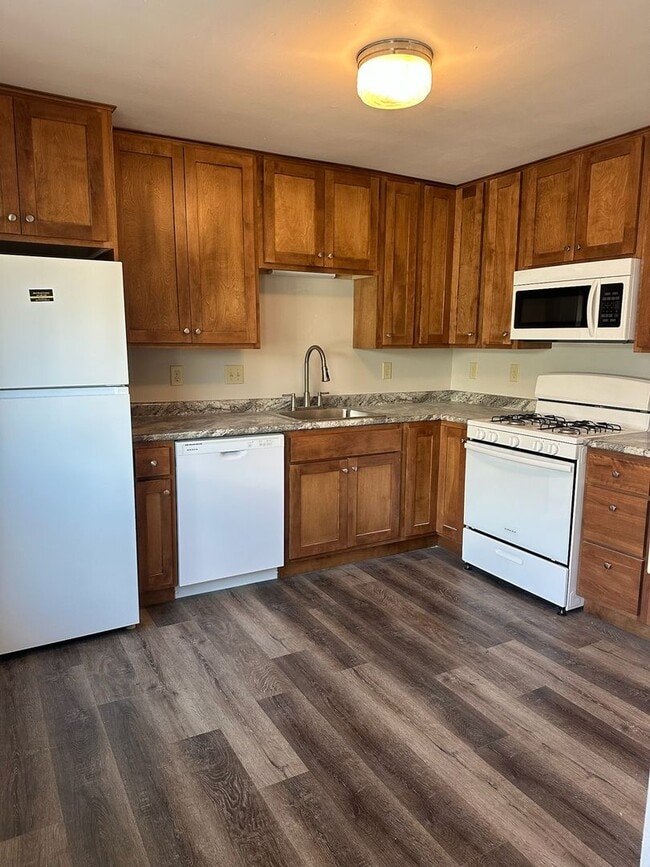 Building Photo - 619 Bowery St