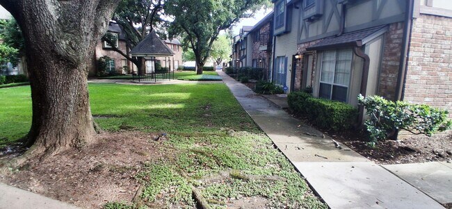 Building Photo - 14703 Barryknoll Ln