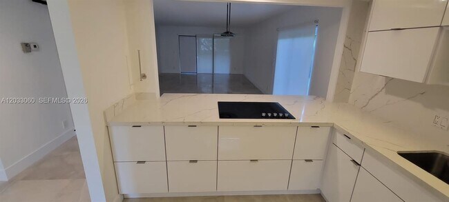 Building Photo - 409 Lakeview Dr