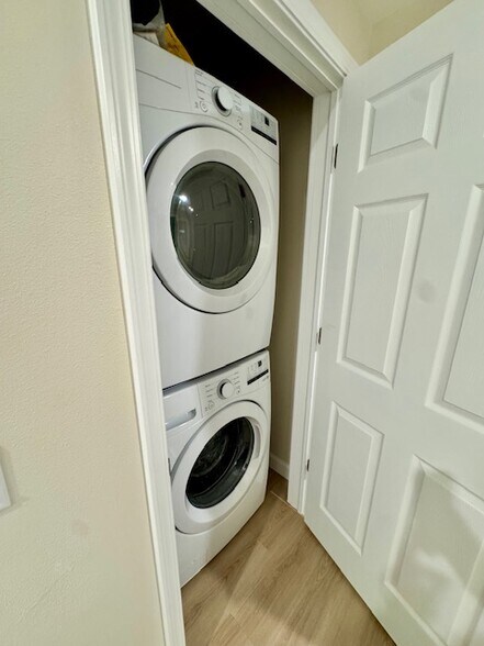 Building Photo - 700 E Johnson Ave