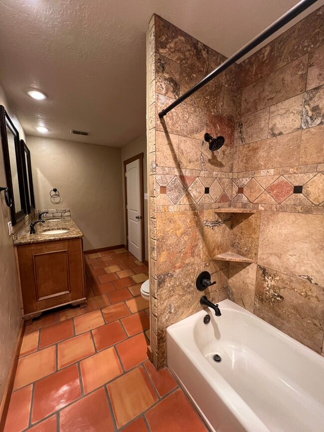 Building Photo - ** Spacious Retreat in Terra Estates II **