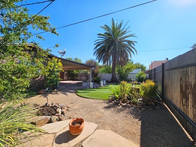 Building Photo - A charming 3-bedroom, 2-bathroom house in ...