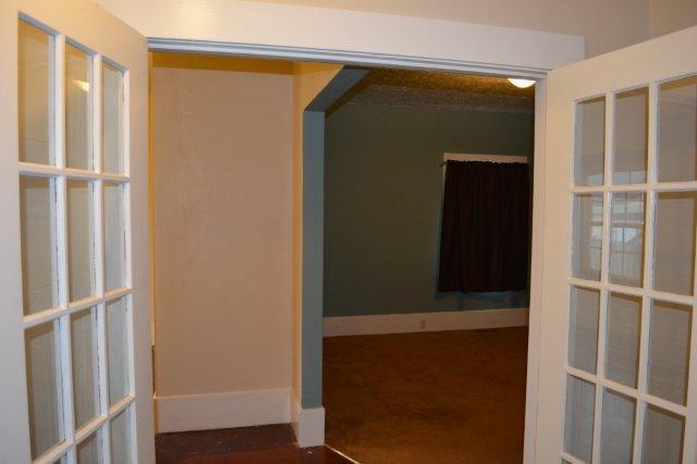 Building Photo - Beautiful, spacious Craftsman, Owner pays Yard Care, Laundry on site
