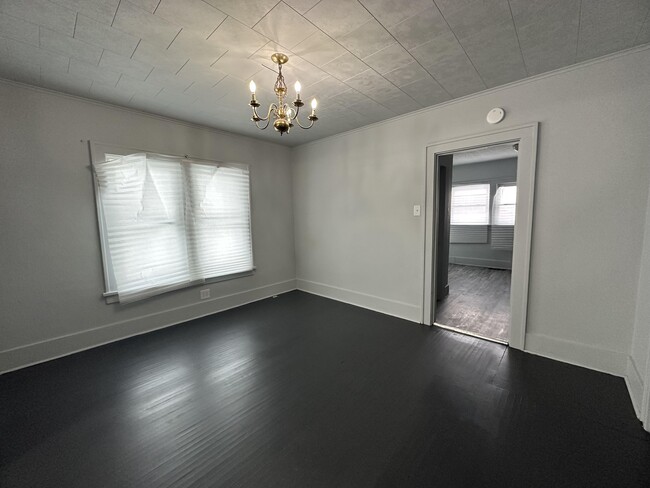 Building Photo - 27 State-S