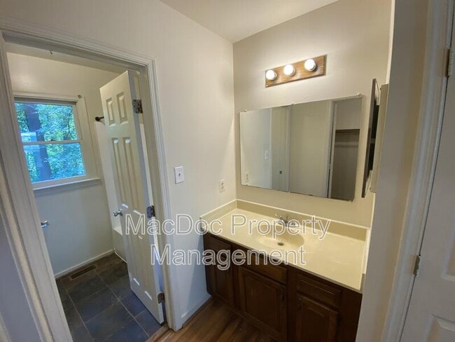 Building Photo - 507 Montgomery Dr