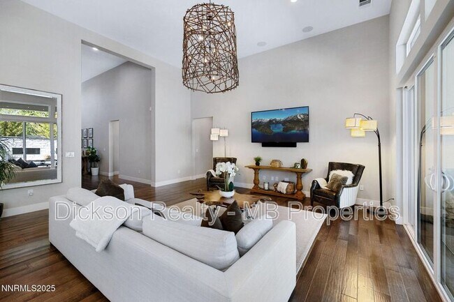 Building Photo - 709 W Pleasant Oak Trl