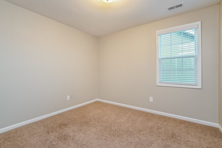 Building Photo - 105 Sloan Dr