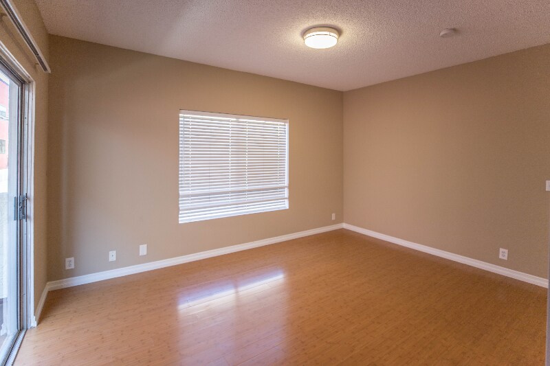 Building Photo - 1939 Beloit Ave