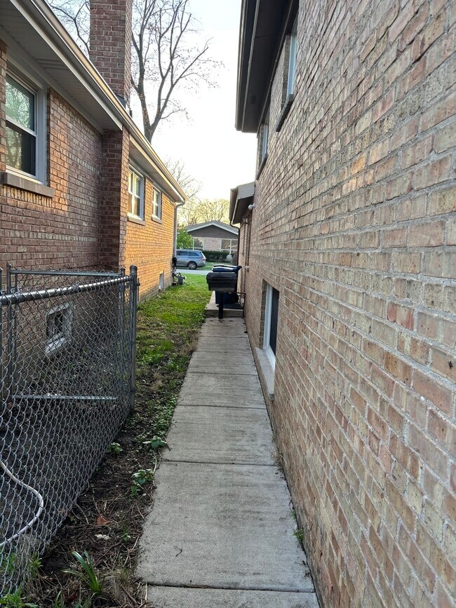 Building Photo - 608 Lavergne Ave