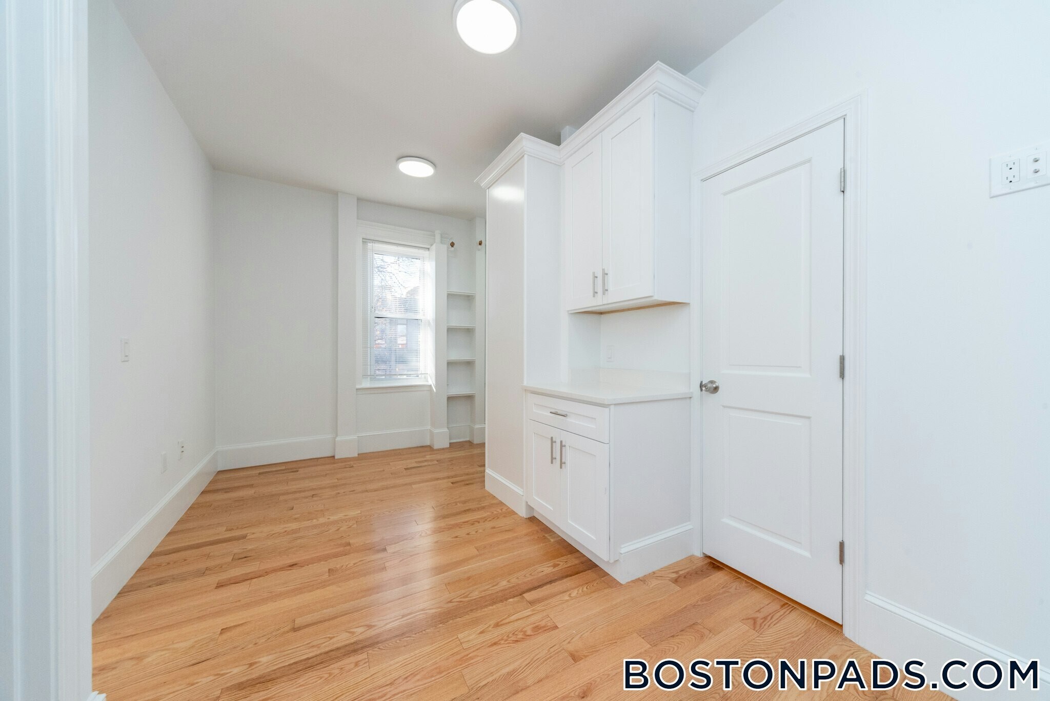 Building Photo - 175 Hemenway St