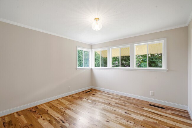 Building Photo - 607 Longleaf Ave