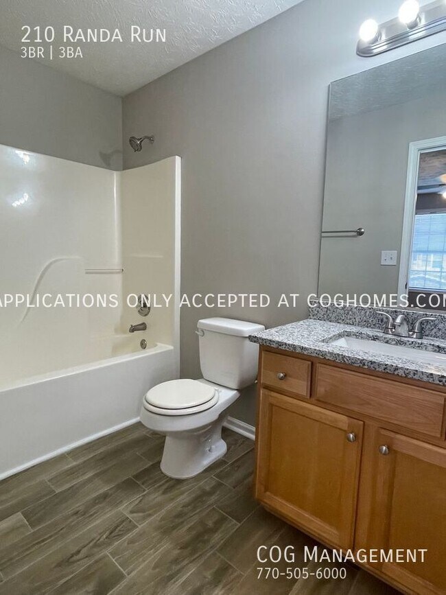 Building Photo - 210 Randa Run