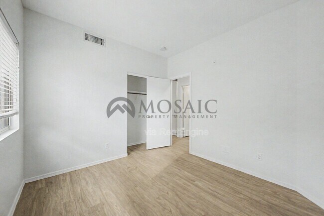 Building Photo - 2441 W Indigo Dr