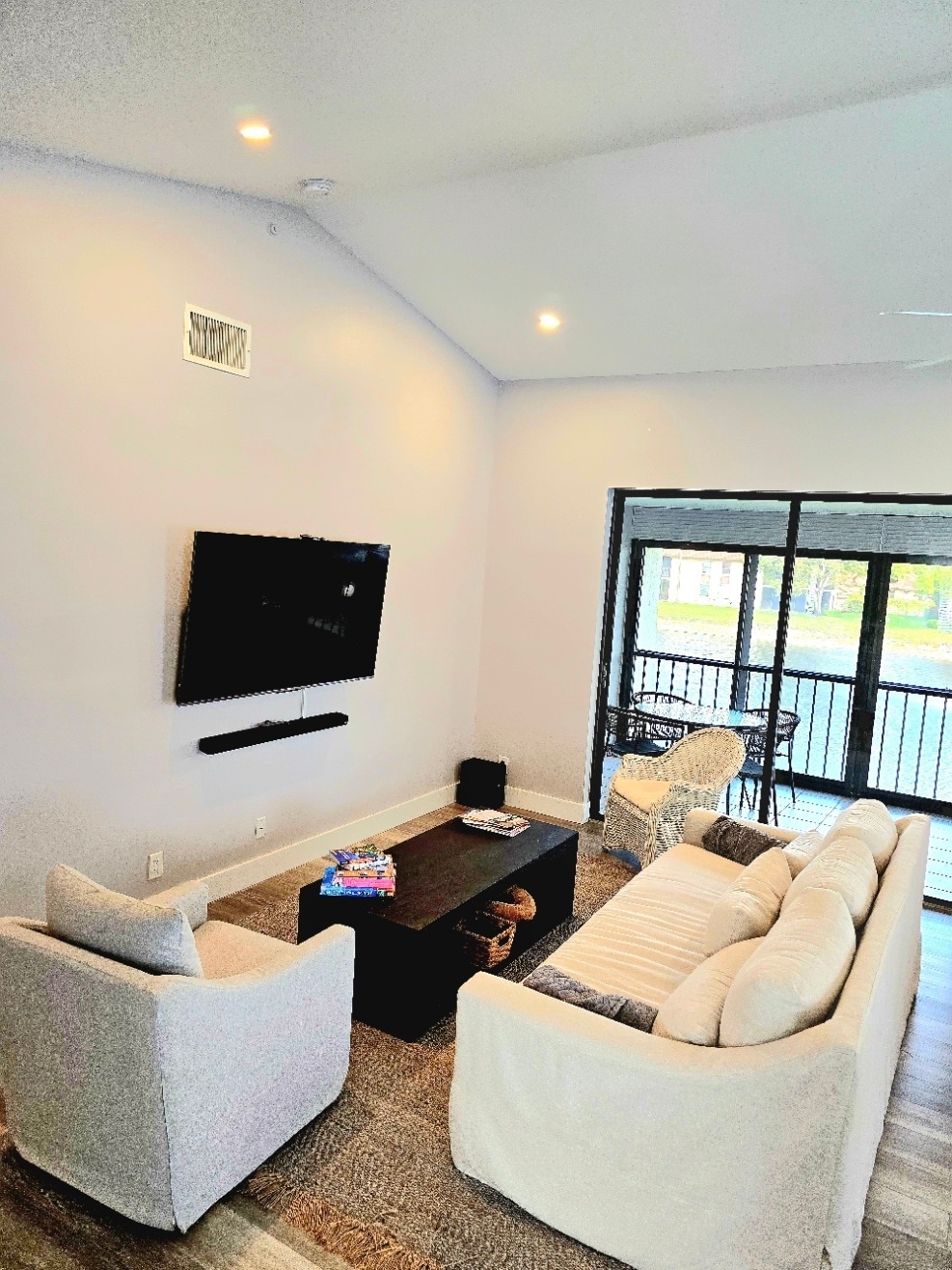 Building Photo - 10367 S Circle Lake Dr