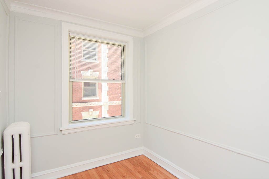 Building Photo - 545 W Surf St