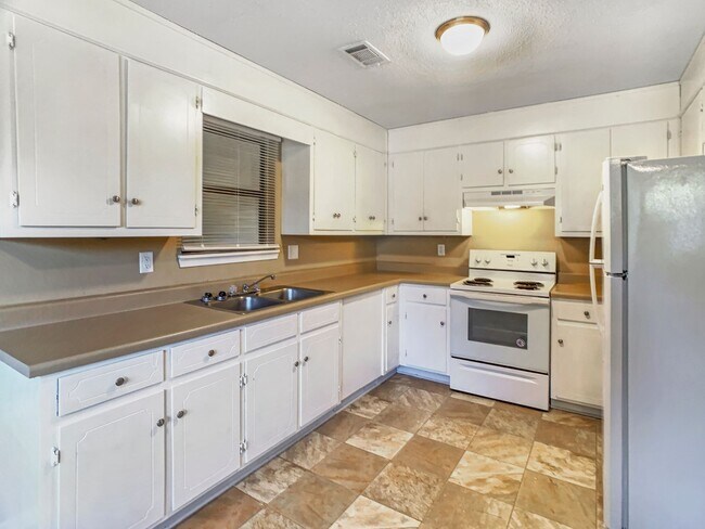 Building Photo - 2123 18th Avenue E Tuscaloosa, AL 35404