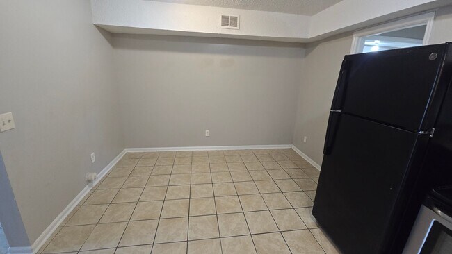 Building Photo - 302 Koon St