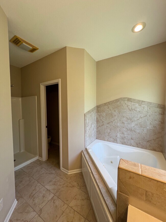 Building Photo - 1814 Villa Dr