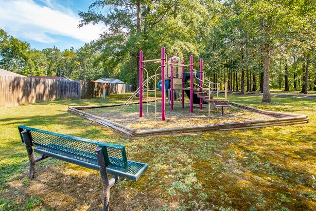 Building Photo - 31 Newcastle Dr