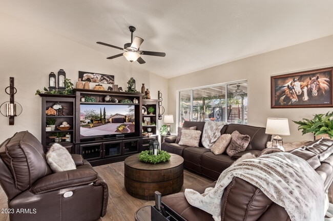 Building Photo - 10853 W Manzanita Dr