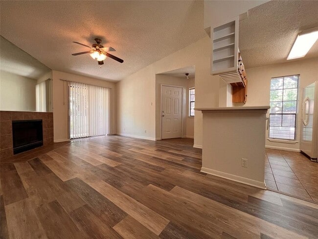 Building Photo - 1601 Faro Dr