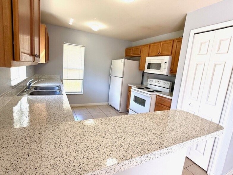 Building Photo - Recently Remodeled