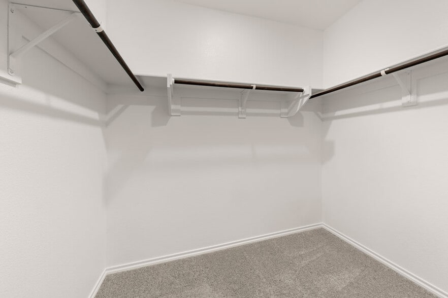 Building Photo - 1902 Iris Rd