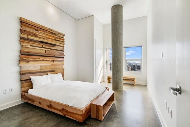 Building Photo - The Civic - 2 bed/2 bath, east facing 16th...
