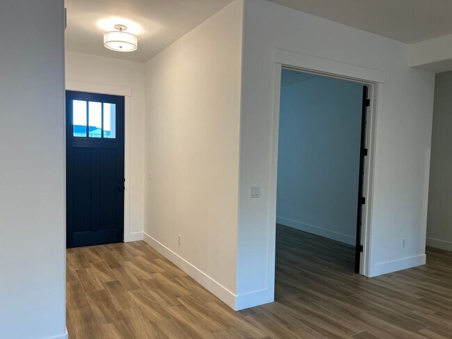 Building Photo - Custom 4 Bedroom + Office - Clover Creek Preserve