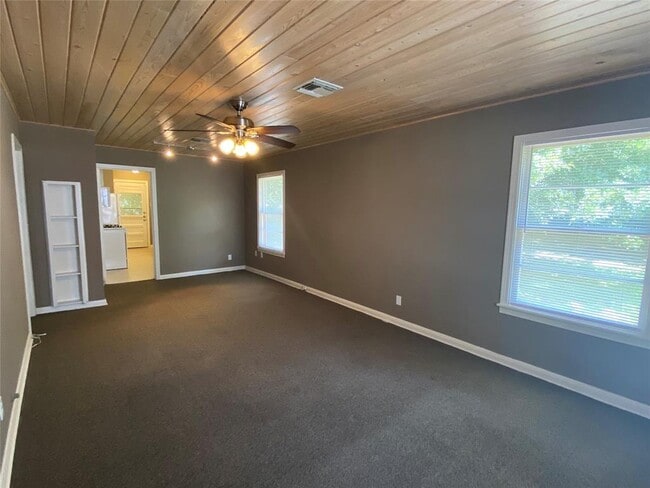 Building Photo - 1514 W Koenig Ln