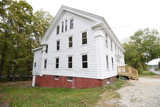 Building Photo - 384 Main St