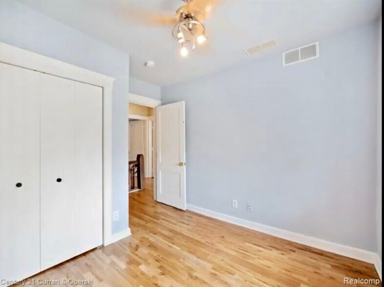 Another Bedroom (or office)! - 455 E Ferry St