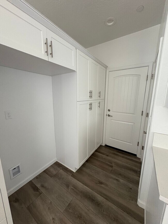 Building Photo - Two-story home in NW Visalia home Availabl...