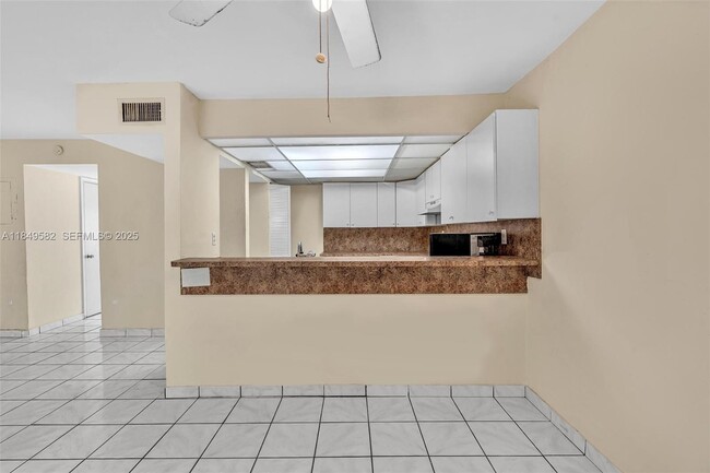 Building Photo - 3750 SW 60th Terrace